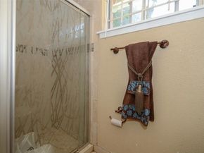 1143 Shadeland Dr, Houston TX 77043