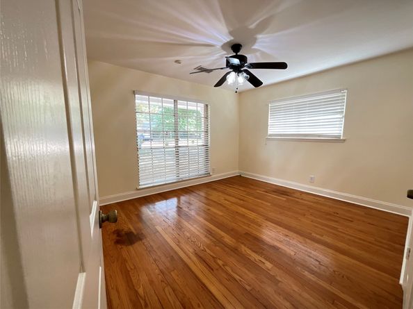 1143 Shadeland Dr, Houston TX 77043