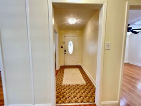 1143 Shadeland Dr, Houston TX 77043