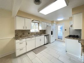 1143 Shadeland Dr, Houston TX 77043