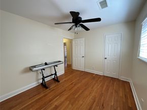 1143 Shadeland Dr, Houston TX 77043