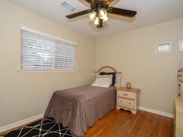 1143 Shadeland Dr, Houston TX 77043