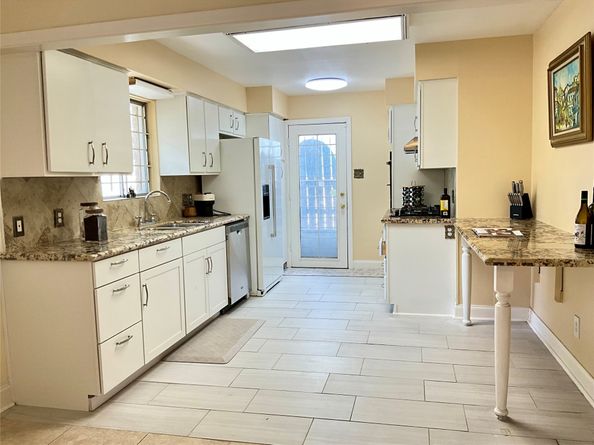 1143 Shadeland Dr, Houston TX 77043