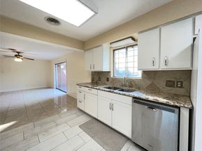 1143 Shadeland Dr, Houston TX 77043