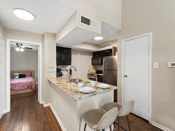 10855 Meadowglen Lane 729, Houston TX 77042