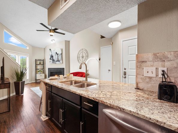 10855 Meadowglen Lane 729, Houston TX 77042