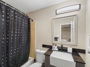 10855 Meadowglen Lane 729, Houston TX 77042