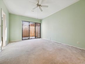 10 S Briar Hollow Lane 90, Houston TX 77027