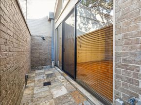 10 S Briar Hollow Lane 90, Houston TX 77027