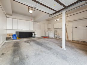 10 S Briar Hollow Lane 90, Houston TX 77027