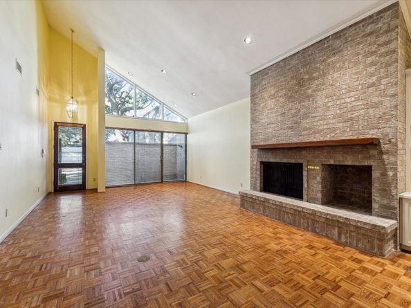 10 S Briar Hollow Lane 90, Houston TX 77027