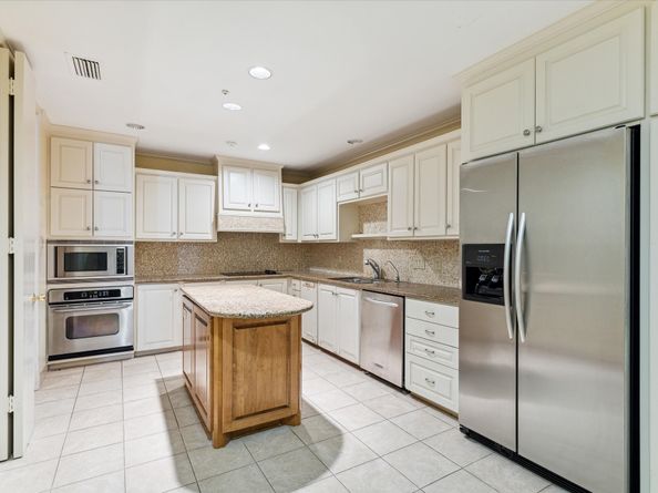 10 S Briar Hollow Lane 90, Houston TX 77027