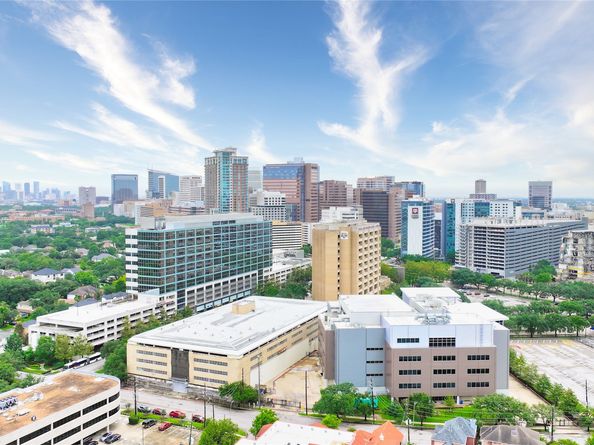 5637 Kiam Street D, Houston TX 77007