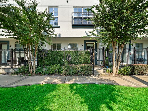 2216 Chenevert Street 3, Houston TX 77003
