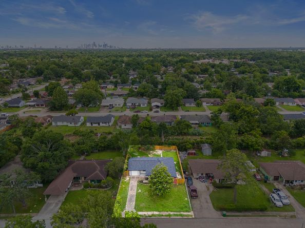 5607 Flamingo Drive, Houston TX 77033