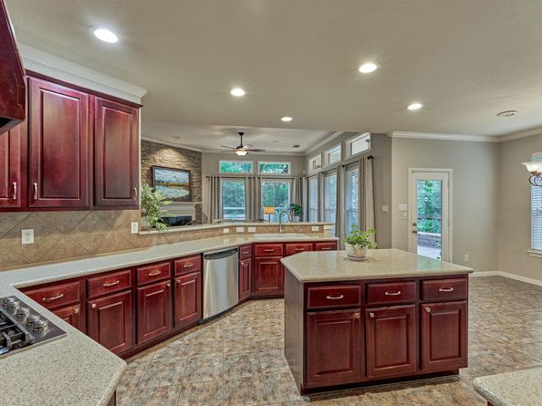 58 W Shale Creek Circle, The Woodlands TX 77382