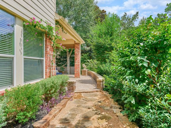 58 W Shale Creek Circle, The Woodlands TX 77382