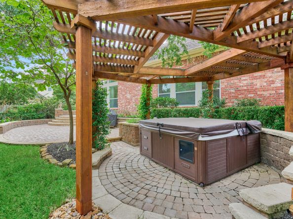 58 W Shale Creek Circle, The Woodlands TX 77382