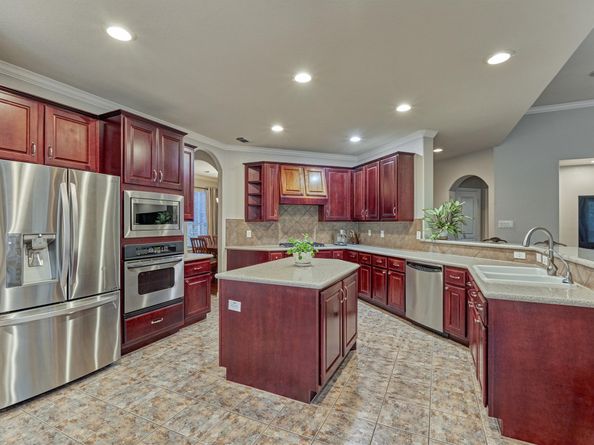 58 W Shale Creek Circle, The Woodlands TX 77382