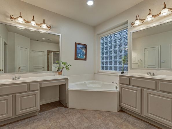 58 W Shale Creek Circle, The Woodlands TX 77382
