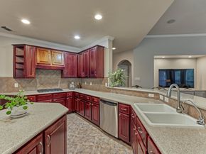 58 W Shale Creek Circle, The Woodlands TX 77382