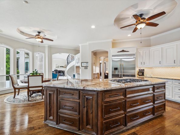 22 Greenway View Trail, Kingwood TX 77339