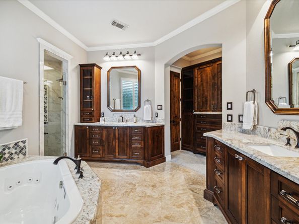 22 Greenway View Trail, Kingwood TX 77339