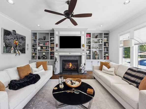 2223 Saxon Drive, Houston TX 77018