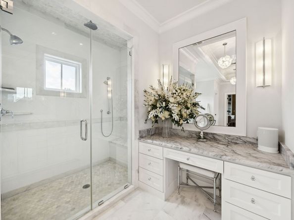 2223 Saxon Drive, Houston TX 77018