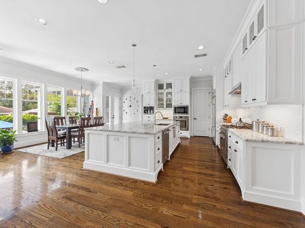 2223 Saxon Drive, Houston TX 77018