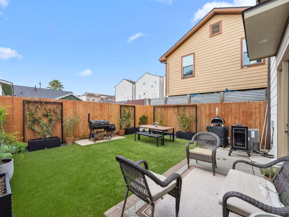 5907 Kiam Street B, Houston TX 77007
