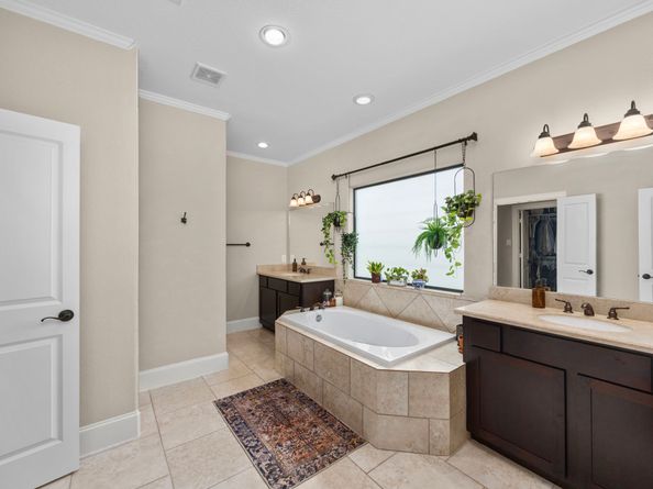 5907 Kiam Street B, Houston TX 77007