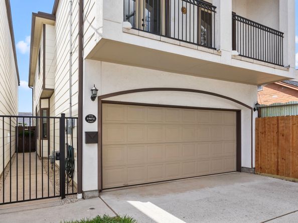 5907 Kiam Street B, Houston TX 77007