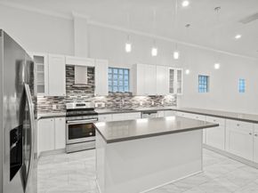 206 Burr Street A, Houston TX 77011