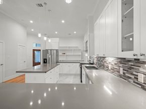 206 Burr Street A, Houston TX 77011