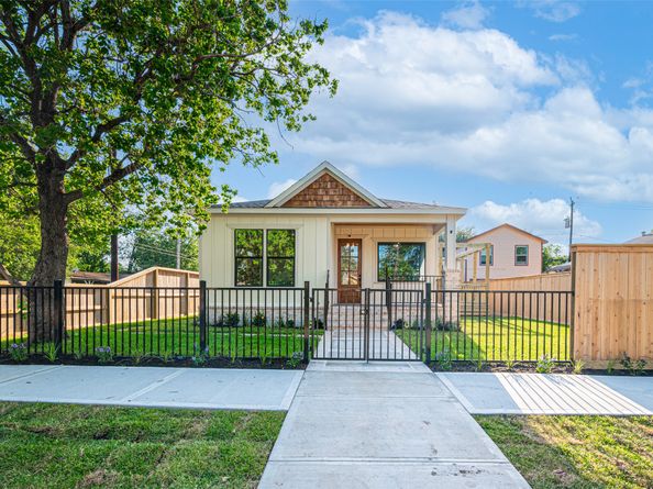 301 Vincent Street, Houston TX 77009