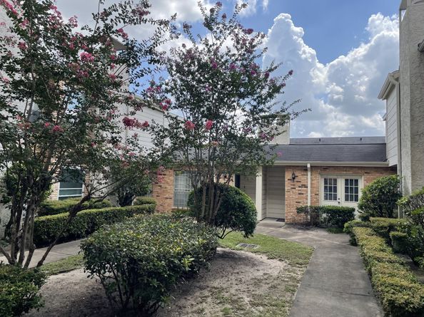 6201 Beverlyhill Street 8, Houston TX 77057