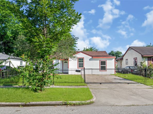8423 Wier Drive, Houston TX 77017