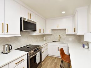 3224 Timmons Lane 112, Houston TX 77027