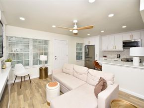 3224 Timmons Lane 112, Houston TX 77027