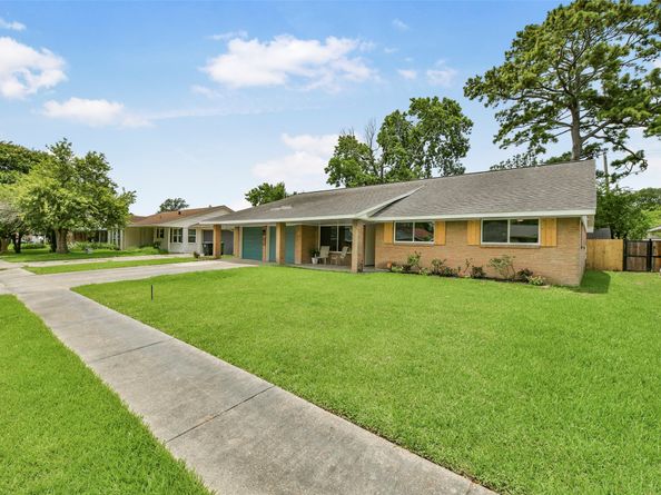 315 S Ravenhead Drive, Houston TX 77034
