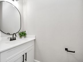 1102 Mansfield Street B, Houston TX 77091