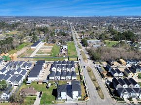 1102 Mansfield Street B, Houston TX 77091
