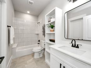 1102 Mansfield Street B, Houston TX 77091