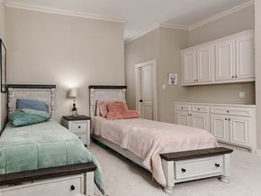 19 Hunnewell Way, The Woodlands TX 77382