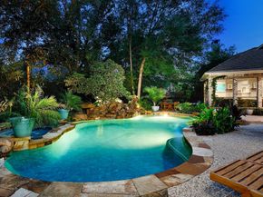 19 Hunnewell Way, The Woodlands TX 77382