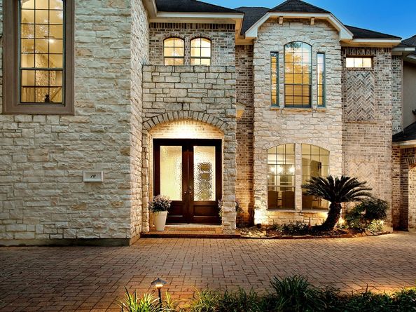 19 Hunnewell Way, The Woodlands TX 77382