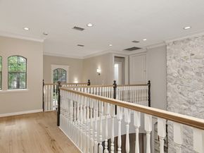 19 Hunnewell Way, The Woodlands TX 77382