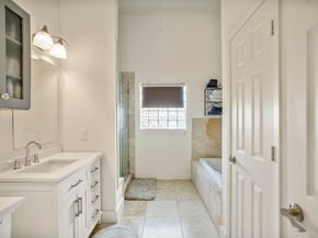 5841 Darling Street C, Houston TX 77007