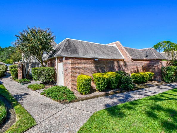 426 E Fair Harbor Lane, Houston TX 77079